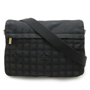 CHANEL Black Shoulder Bag